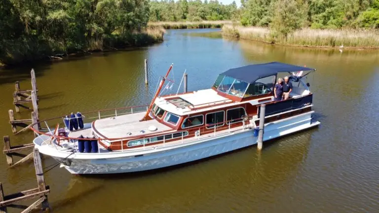 Super Van Craft Le Pêcheur aangemeerd